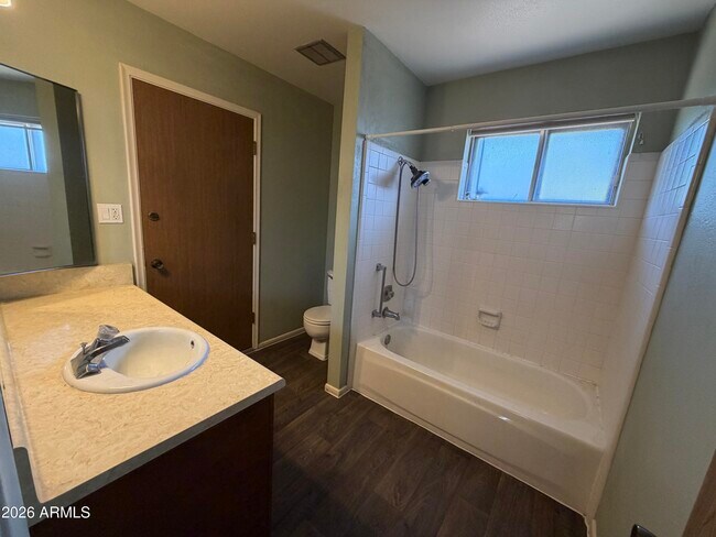 Building Photo - 1536 E Gemini Dr