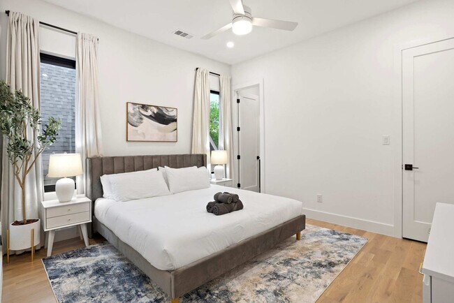 Building Photo - 8922 San Benito Way