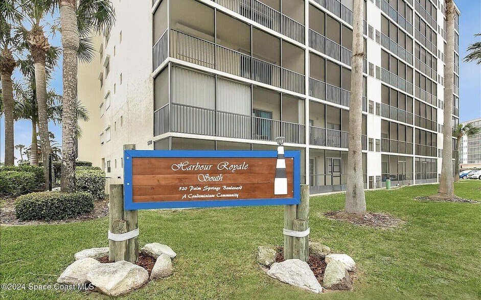 Building Photo - 126 Lancha Cir
