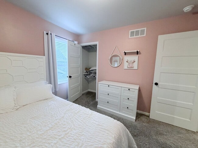 Building Photo - 3 Bed / 2.5 Bath Brand New House in Waunakee, WI!