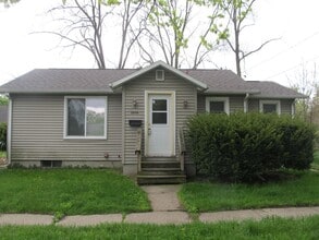 Building Photo - Cute 2 Bedroom Bungalow