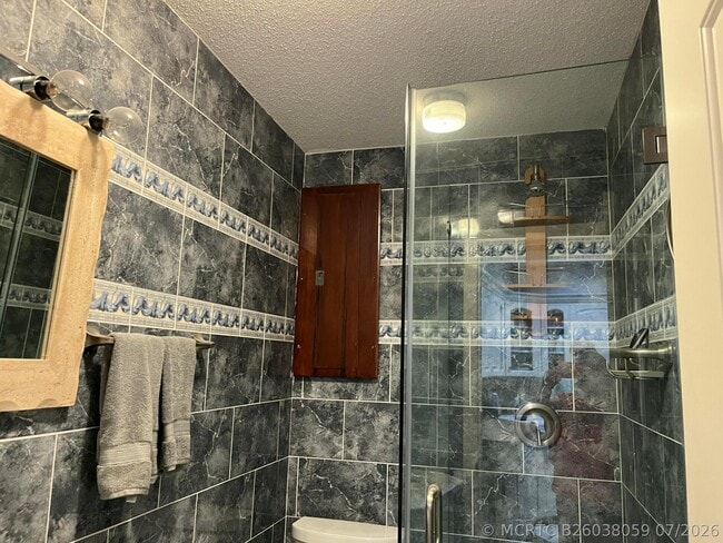 Building Photo - 915 Riverwood Ln
