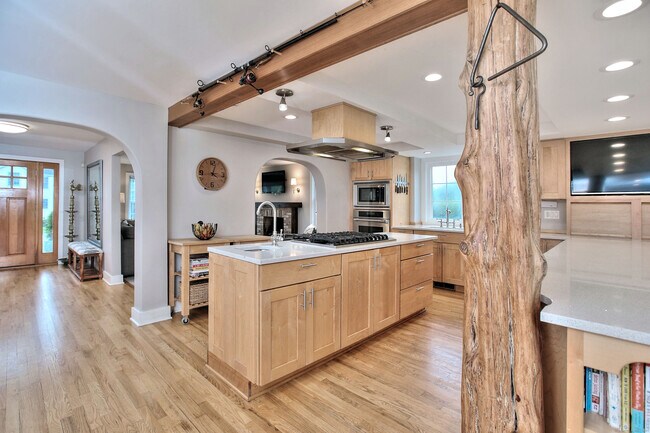 Building Photo - 8 Bauer Pl