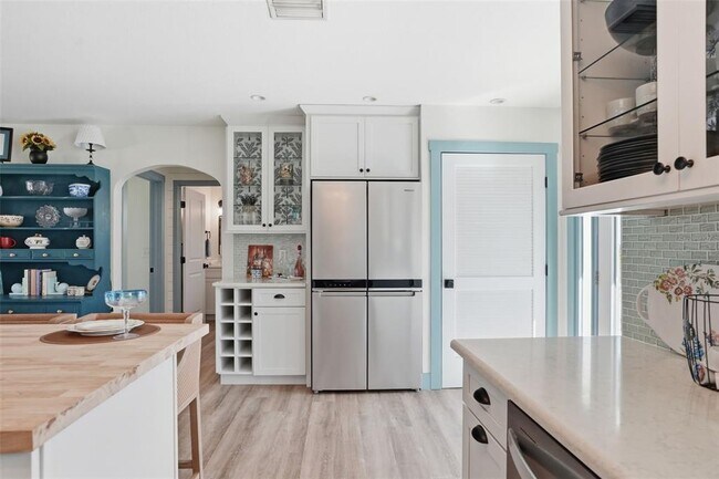 Building Photo - 759 Lantana Ave