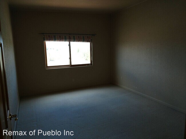 Building Photo - 4 br, 3 bath House - 385 S. TEJON