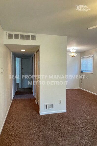 Building Photo - 4632 Monroe St