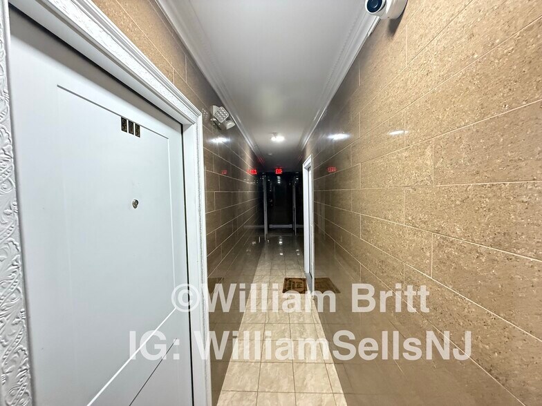 Building Photo - 373 Danforth Ave