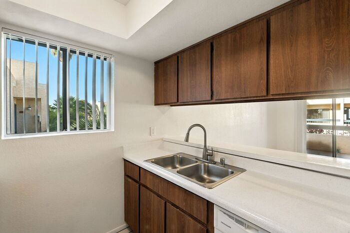 Building Photo - 1201 S McClintock Dr