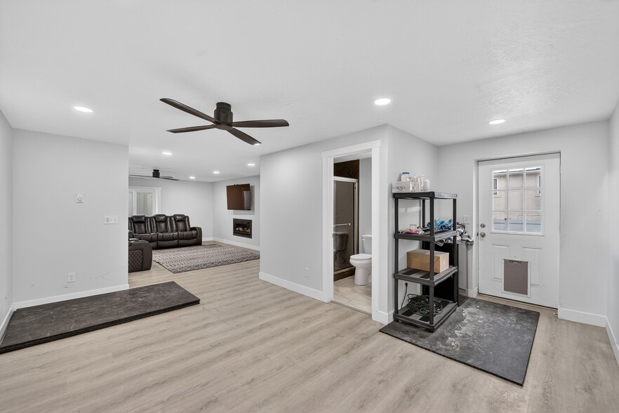 Building Photo - 3364 E Bluewater