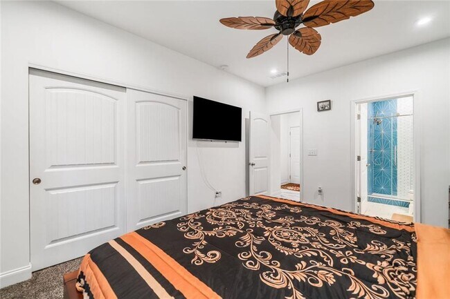 Building Photo - 2121 Harmony Dr