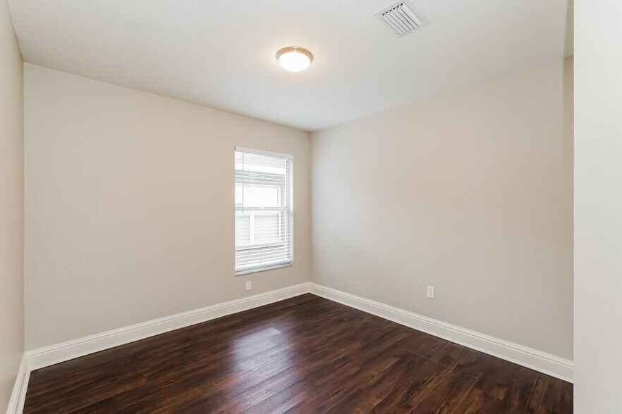 Building Photo - 1745 Kirtley Dr