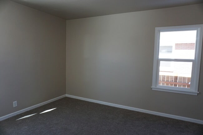 Building Photo - 2022 S 300 E