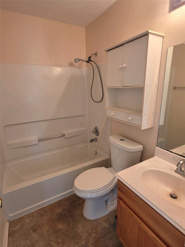 Building Photo - 16106 Darwood Ct