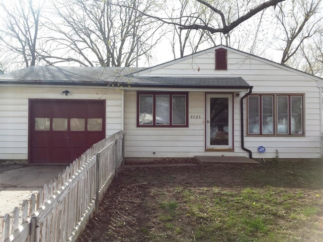 Primary Photo - 3121 SE Bryant St