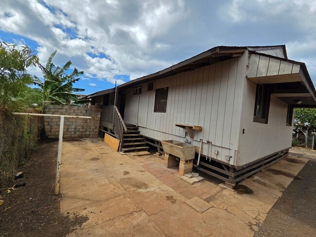 Building Photo - Recently Updated 2 Bedroom 1 Bath Duplex