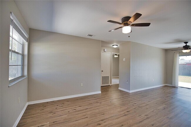 Building Photo - 1056 Venetian Pkwy