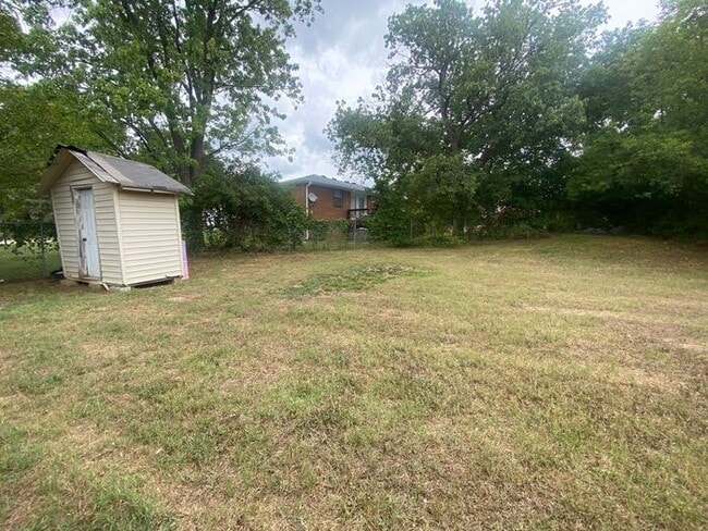 Building Photo - Renovated Brick Ranch in North Nashville
