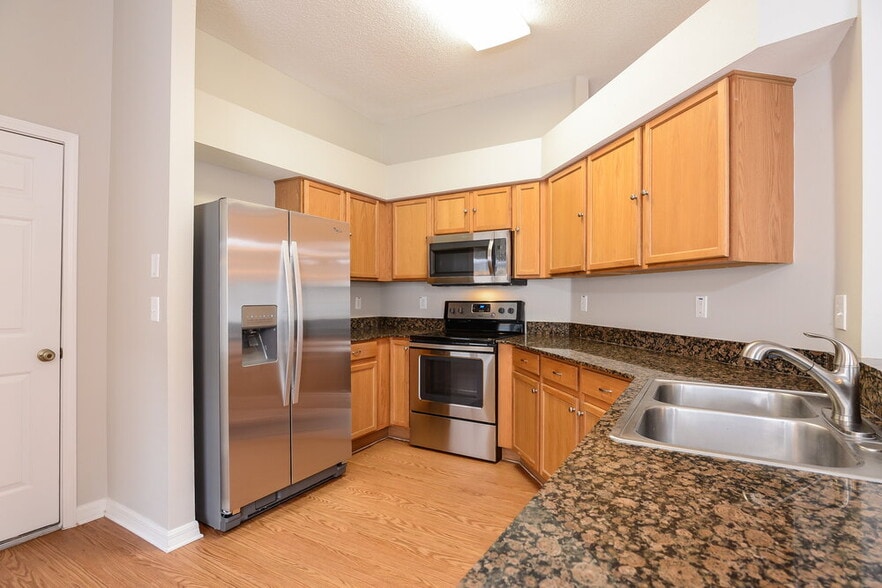 Building Photo - 12926 Fieldmoor Ct