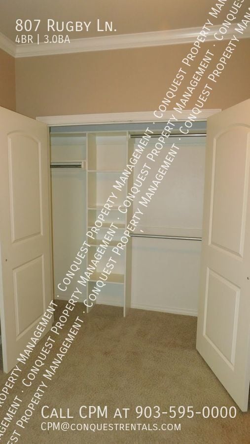 Building Photo - 807 Rugby Ln