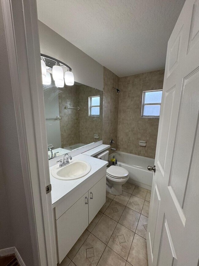 Building Photo - Glenridge 3/2 Home Located in Lakeland