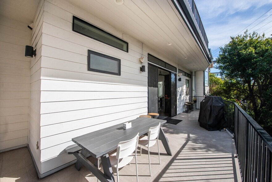 West Deck - 809 Warren Ave