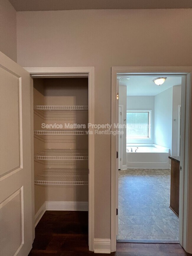 Building Photo - 5257 Parkside Dr