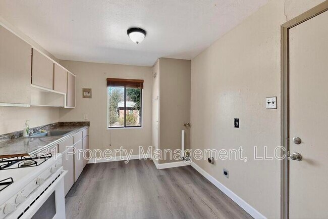 Building Photo - 165 Hilton Ave NW