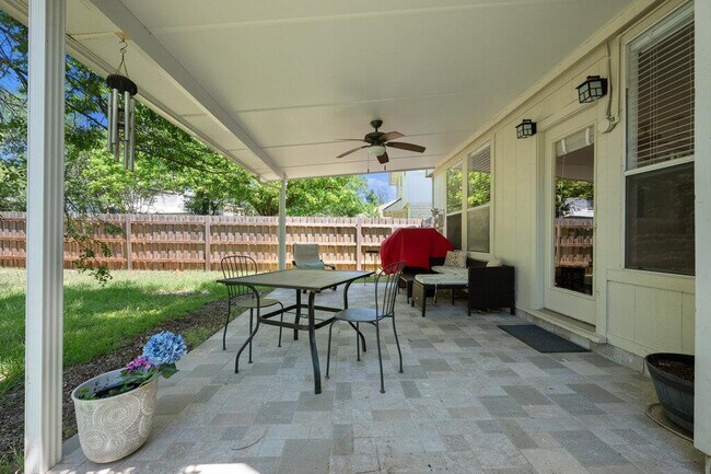 Building Photo - 13400 Rossello Dr