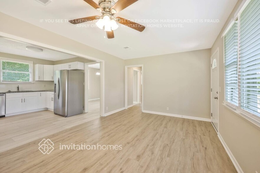 Building Photo - 118 Robinhood Cir