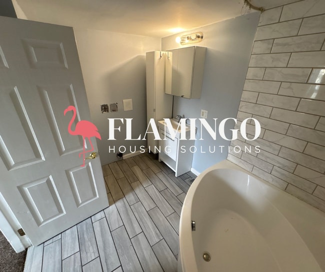 Building Photo - 214 W Main St