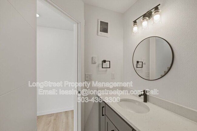 Building Photo - 828 S 19th St