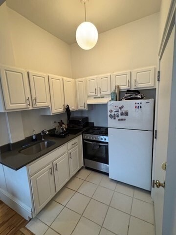 Building Photo - 2 Wellington St