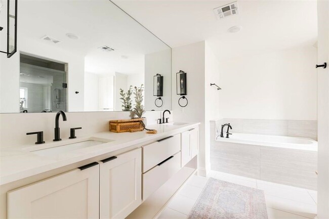 Building Photo - 4 Bedroom 2.5 Bath 2 Car Garage in Quail C...