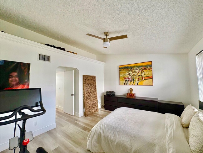 Building Photo - 4832 Grapevine Wy