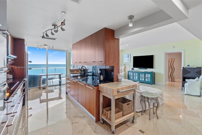 Building Photo - 1600 S Ocean Blvd