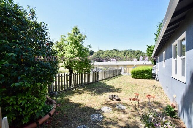 Building Photo - 45 Ignacio Ln