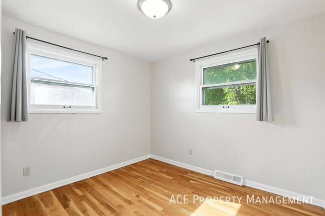 Building Photo - 4586 Wentworth Dr
