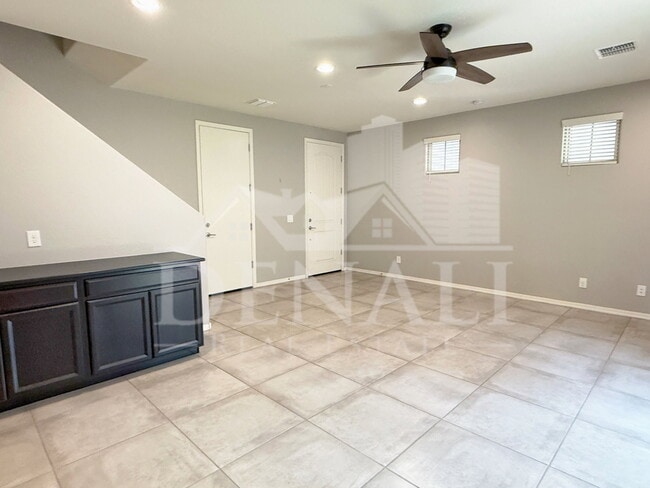 Building Photo - 731 W Winchester Dr