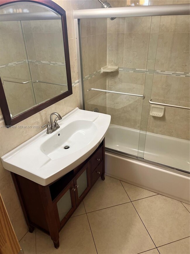 Building Photo - 10181 Twin Lakes Dr