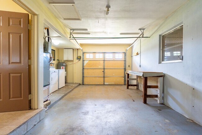 Building Photo - 235 SE 45th St