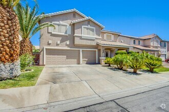 Building Photo - Elegant and Spacious 5Bed/3Bath home nestl...