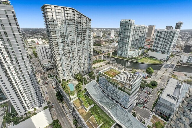 Building Photo - 801 S Miami Ave