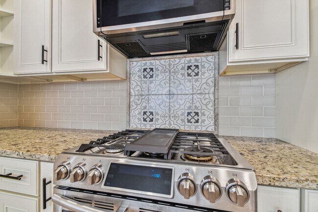 Building Photo - Riverside Heights Historic Bungalow!