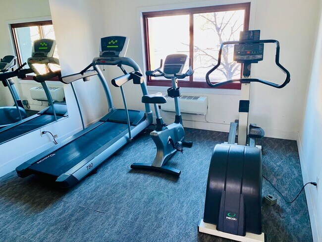 Building Photo - Available for 2026-2027 Fall Pre-Leasing! ...