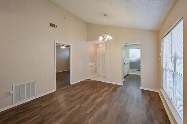 Building Photo - Affordable 2-Bedroom Duplex in Arlington –...