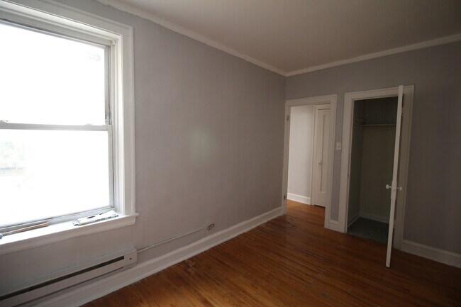 Building Photo - 4811 N Harding Ave