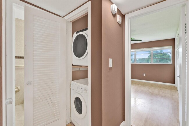 Building Photo - 7580 SW 82nd St