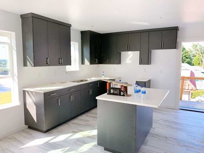 Building Photo - 828 N Garden St