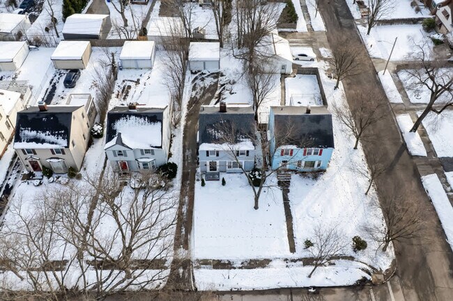 Building Photo - 3746 Northwood Rd