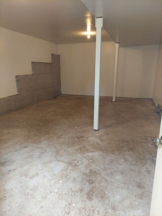 Building Photo - 50-54 NW Lopez Ln